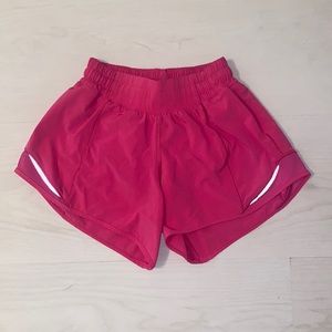 Lululemon Hotty Hot Low-Rise Lined Short 4”. Sonic Pink.